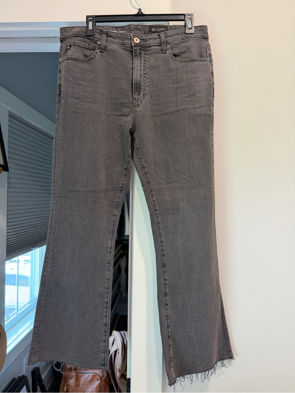 AG Farrah Boot Crop Mid Rise Fit